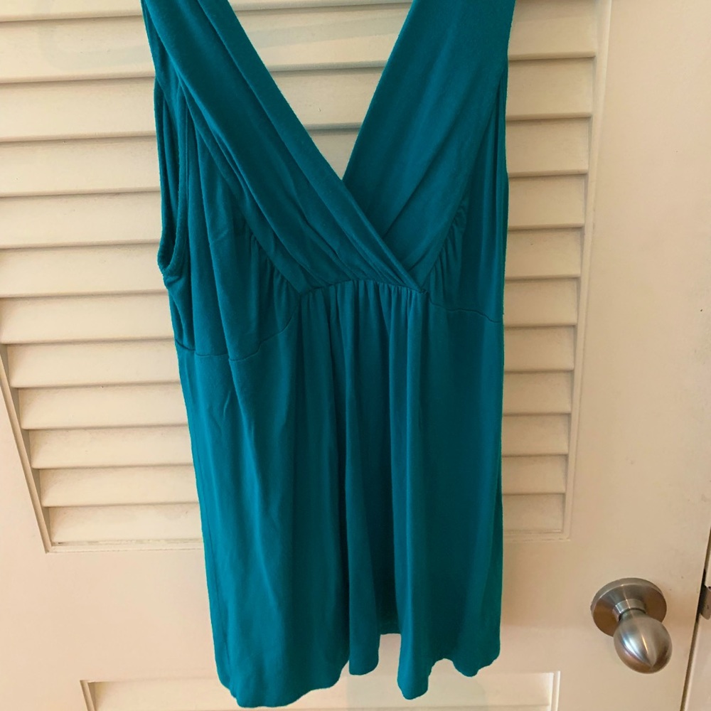 Old Navy cross front and back flowy tank top. Size Medium. Teal.